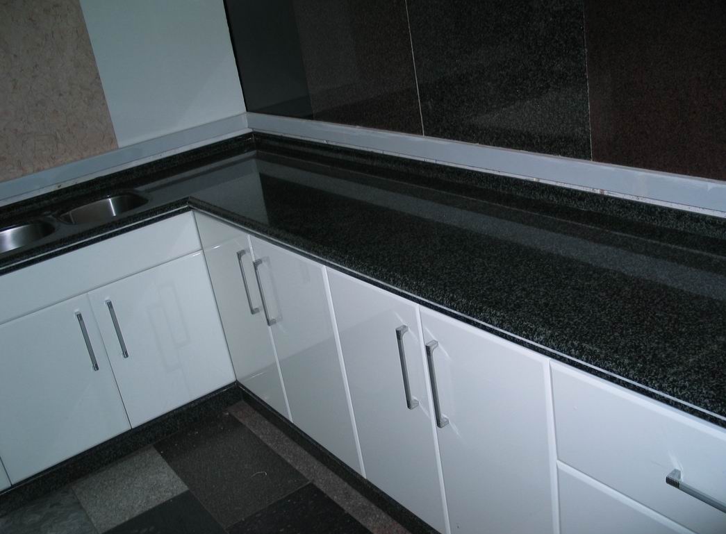 厨房 厨房装修要点,橱柜台面材质宽度 ③人造石英石橱柜台面  人造