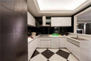 厨房厨柜黑白瓷砖